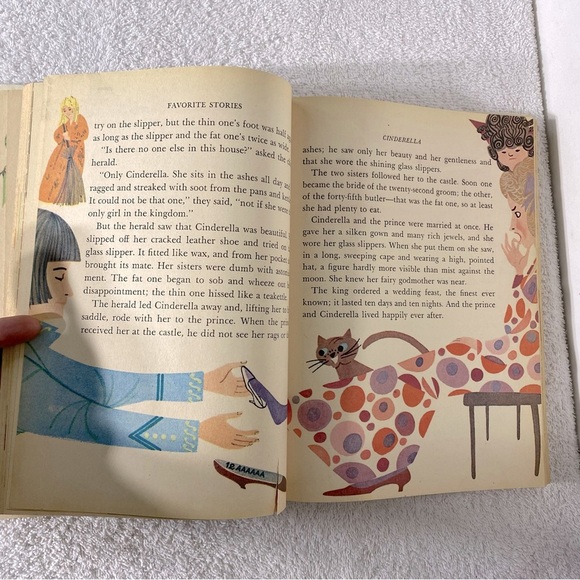 Vintage Favourite Stories Children's Book - Picture 12 of 14